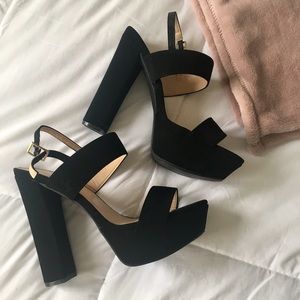 Black platform strapped heels SIZE 8.5